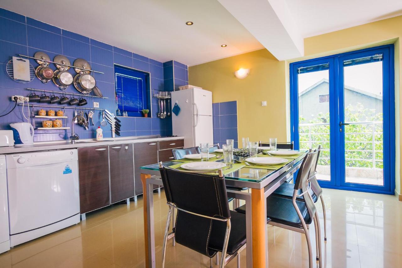 Villa Sea-N-Sun, 7 Bedrooms & Pool, Nearby Portonovi Marina. Thenovici Exterior photo