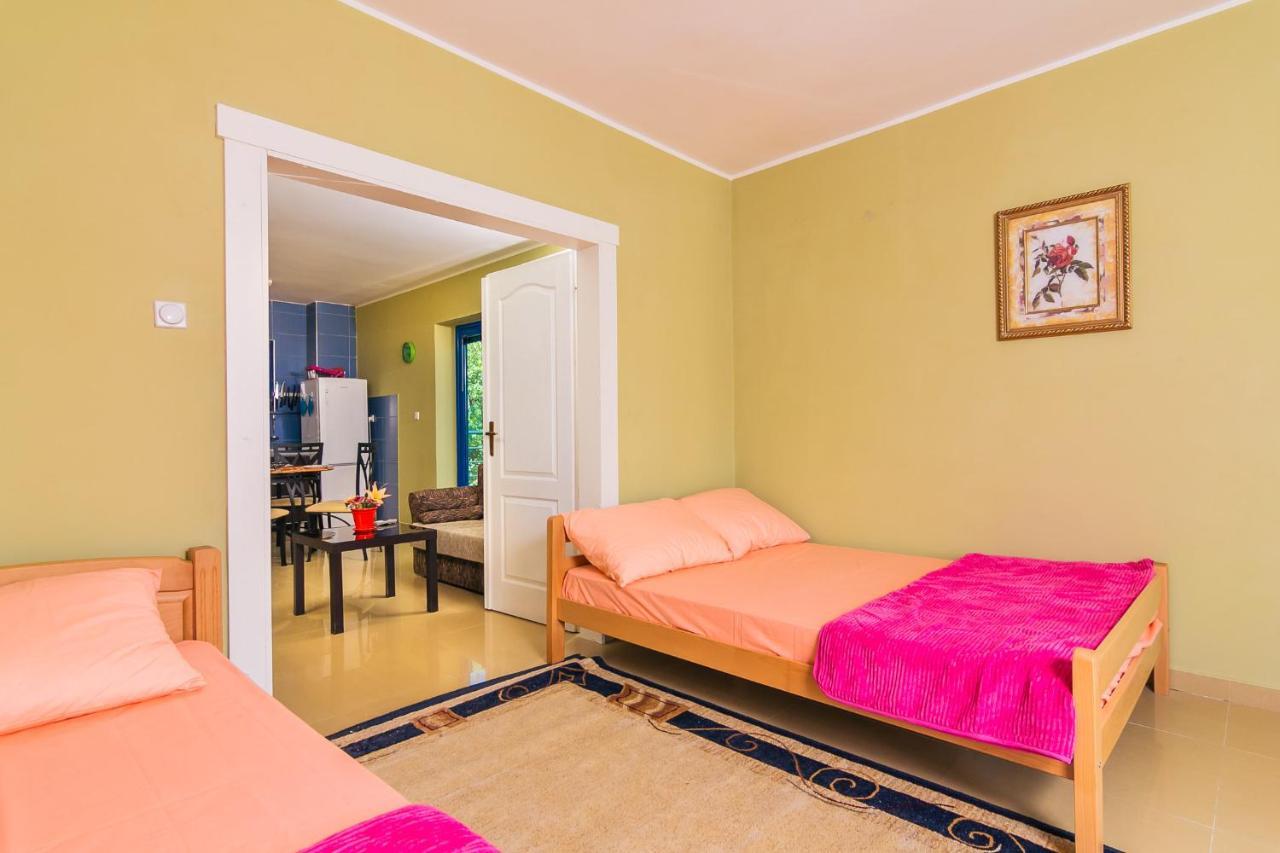 Villa Sea-N-Sun, 7 Bedrooms & Pool, Nearby Portonovi Marina. Thenovici Exterior photo
