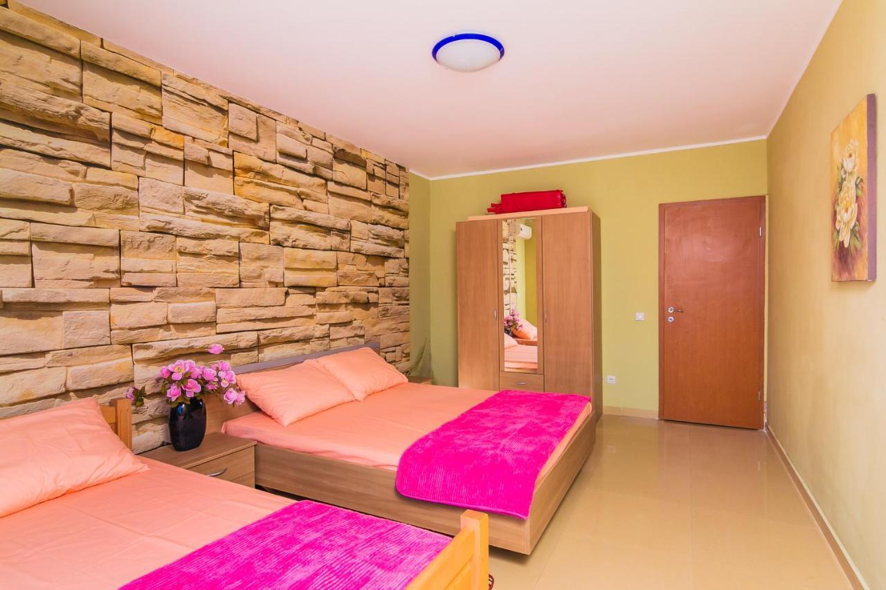 Villa Sea-N-Sun, 7 Bedrooms & Pool, Nearby Portonovi Marina. Thenovici Exterior photo