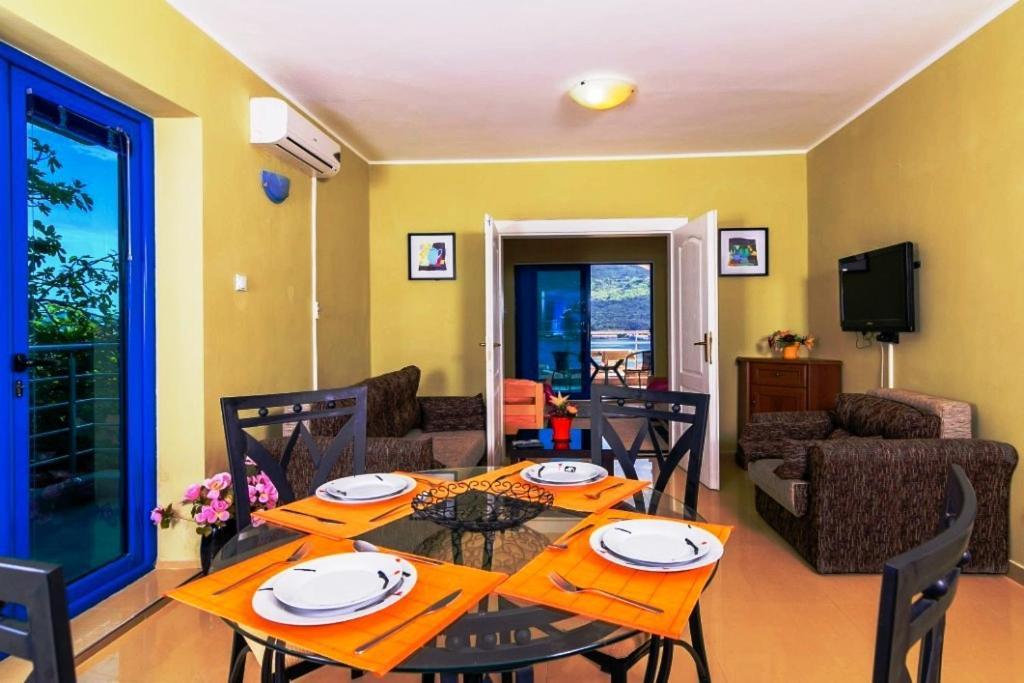 Villa Sea-N-Sun, 7 Bedrooms & Pool, Nearby Portonovi Marina. Thenovici Exterior photo